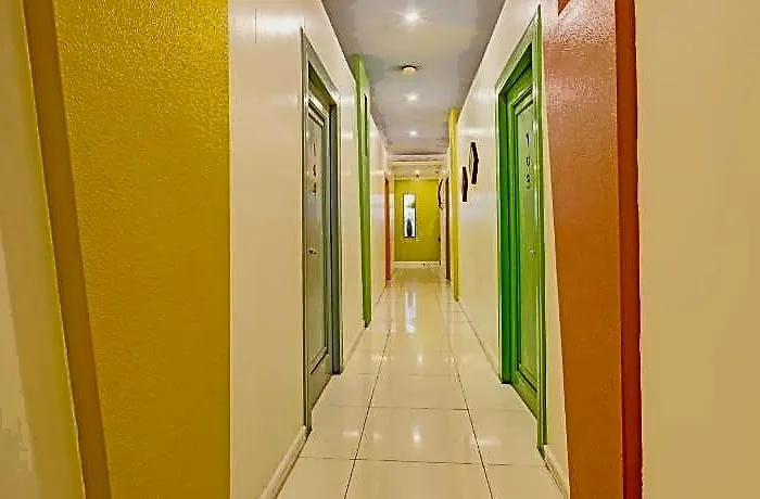 Collection O Vip Suites, Near Pnr Pasay Evangelista, Makati 3*