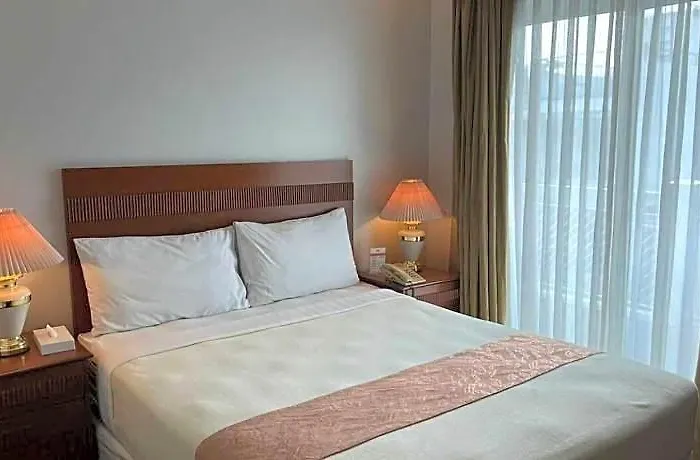 Hotel Collection O Vip Suites, Near Pnr Pasay Evangelista, Makati